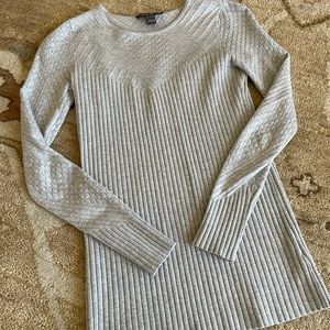 ❤️SOLD❤️A Pea In the Pod Pointelle Sweater